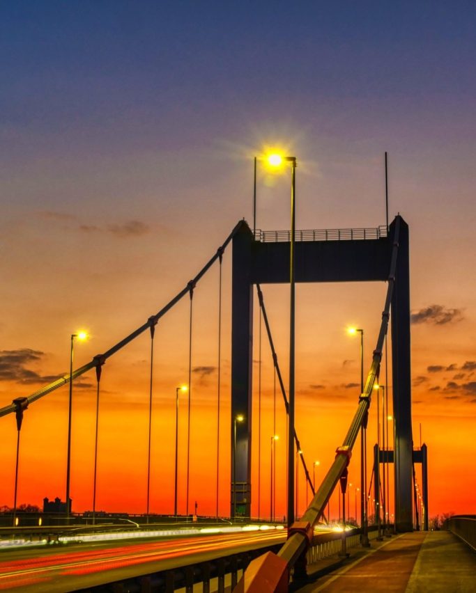 Brücke in Duisburg-Ruhrort / (c) AdobeStock